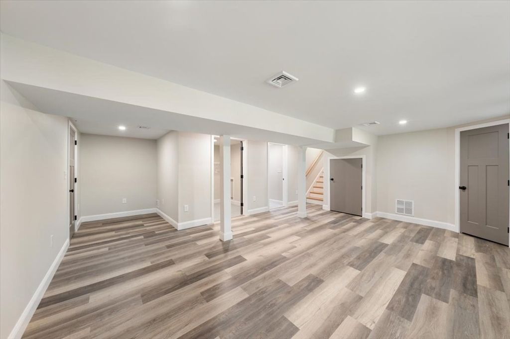 Empty room, Interior, Recessed Lighting, Wood Texture Flooring