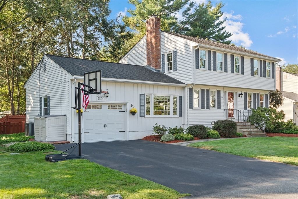Attached, Exterior, Facade, Farmhouse
