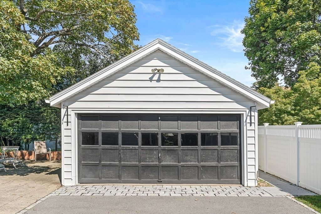 Detached Garage, Exterior