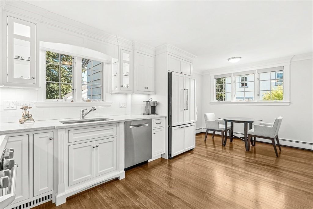 Dining room, Interior, Kitchen, Stainless Steel Appliances, Wood Texture Flooring