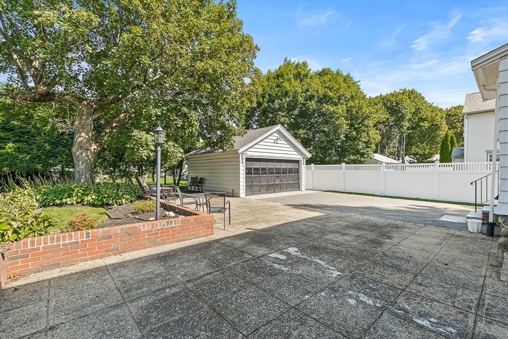 Detached Garage, Exterior