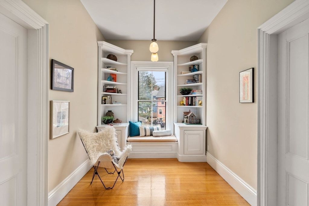Interior, Pendant Lights, Wood Texture Flooring