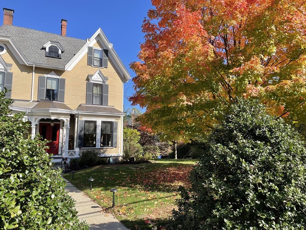 Exterior, Facade, Queen Anne Victorian