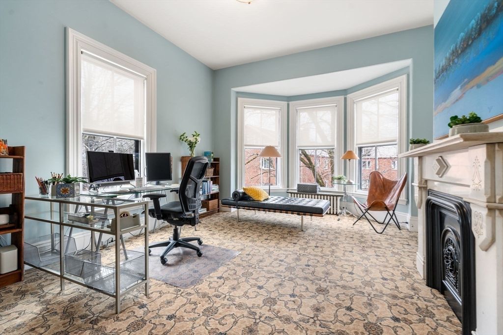 Home Office, Interior