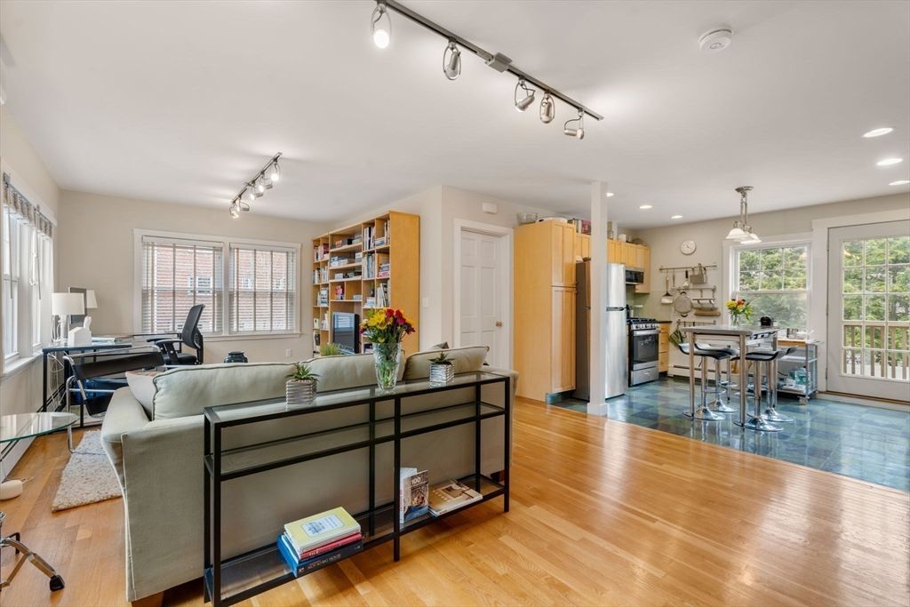 Dining room, Interior, Kitchen, Living room, Pendant Lights, Recessed Lighting, Stainless Steel Appliances, Wood Texture Flooring