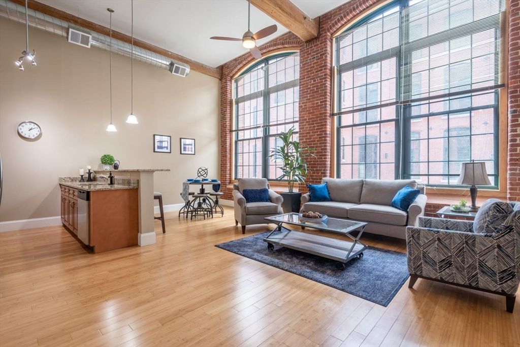 Interior, Living room, Pendant Lights, Stone Walls, Wood Texture Flooring