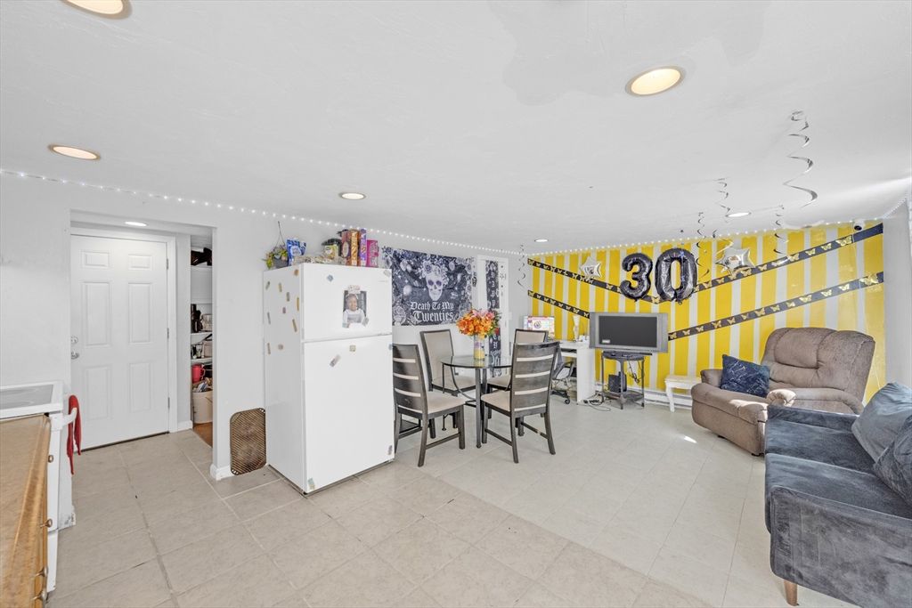 Dining room, Interior, Kitchen, Living room, Recessed Lighting