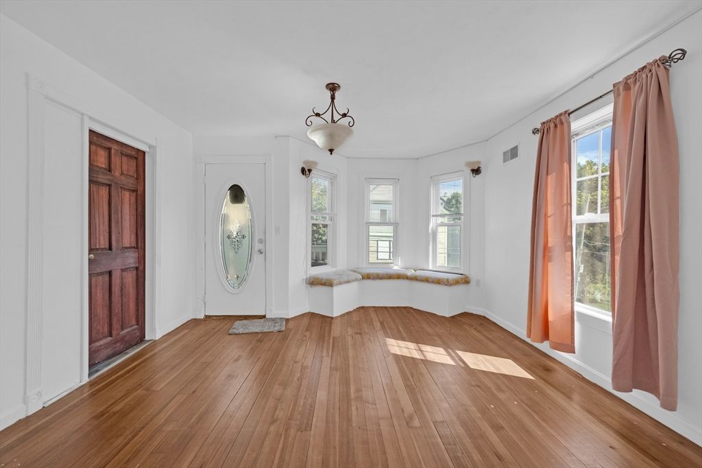 Empty room, Interior, Pendant Lights, Wood Texture Flooring