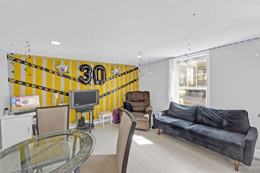 Dining room, Interior, Recessed Lighting