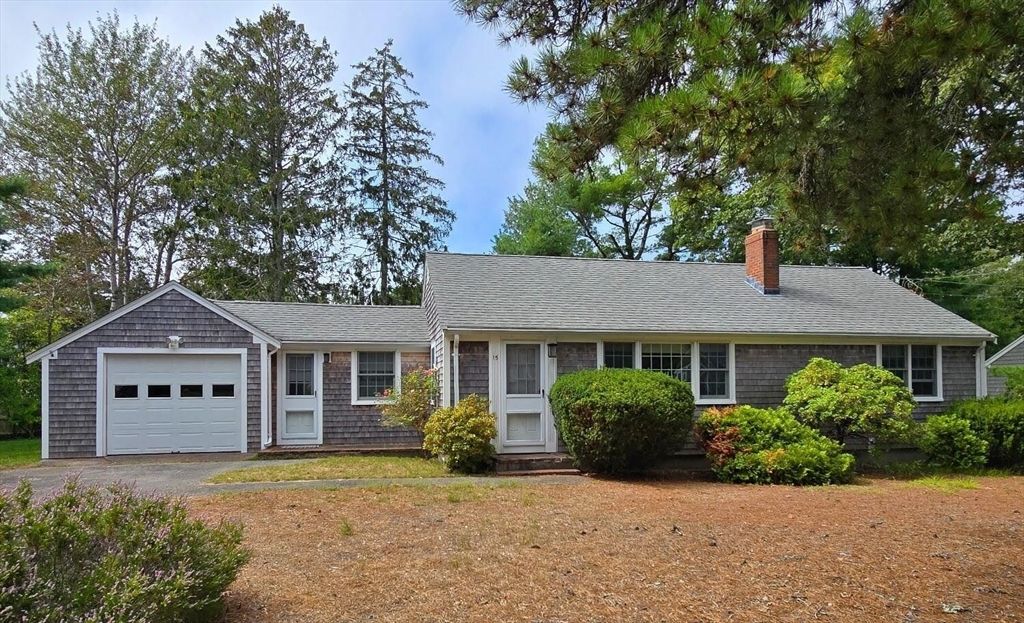 Attached, Exterior, Facade, Ranch