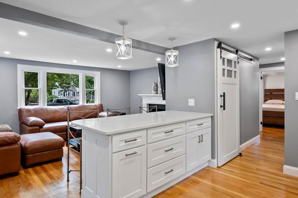 Fireplace, Interior, Living room, Pendant Lights, Recessed Lighting, Wood Texture Flooring