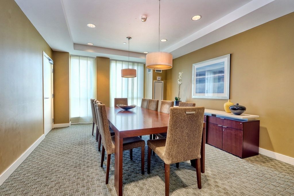 Dining room, Interior, Pendant Lights, Recessed Lighting