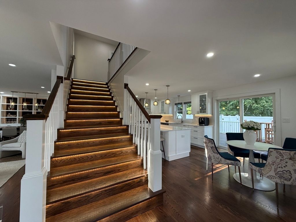 Dining room, Interior, Kitchen, Pendant Lights, Recessed Lighting, Wood Texture Flooring