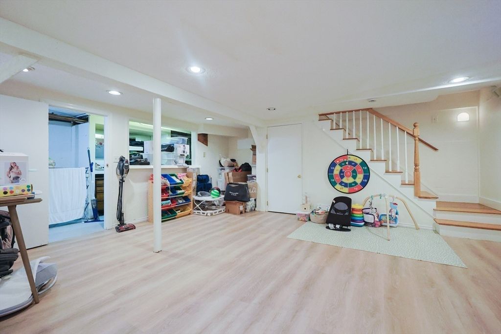 Interior, Recessed Lighting, Wood Texture Flooring