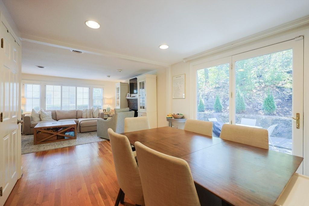 Dining room, Interior, Living room, Recessed Lighting, Wood Texture Flooring