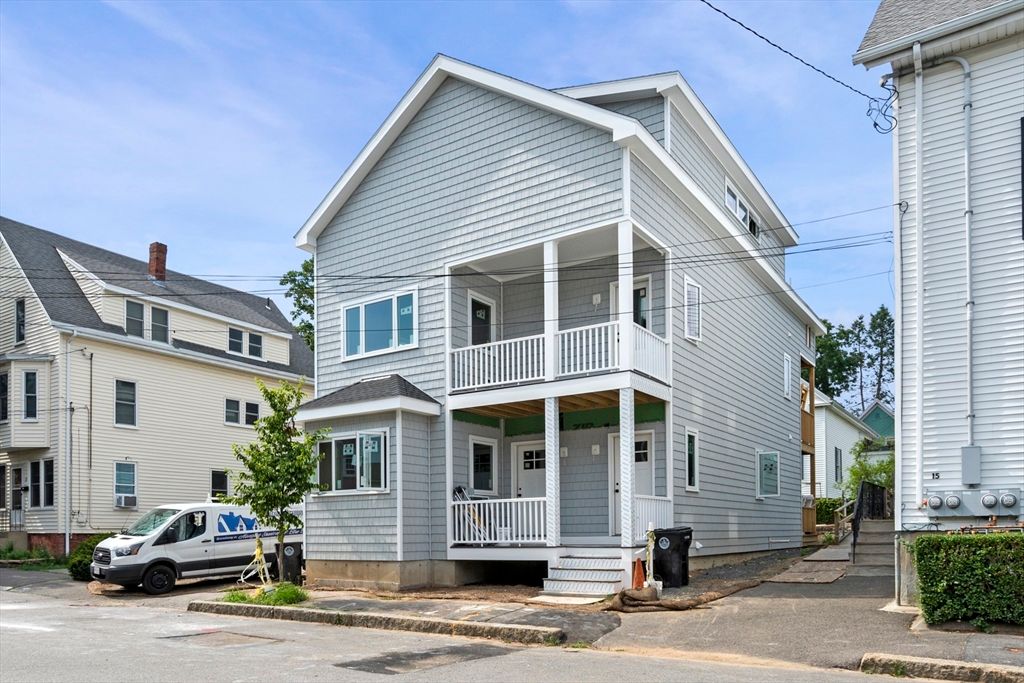 Exterior, Facade, Queen Anne Victorian