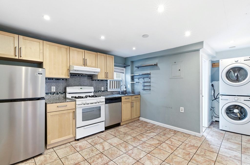Interior, Kitchen, Recessed Lighting, Washer