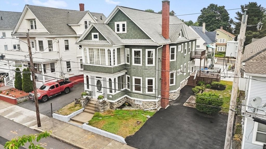 Exterior, Facade, Queen Anne Victorian