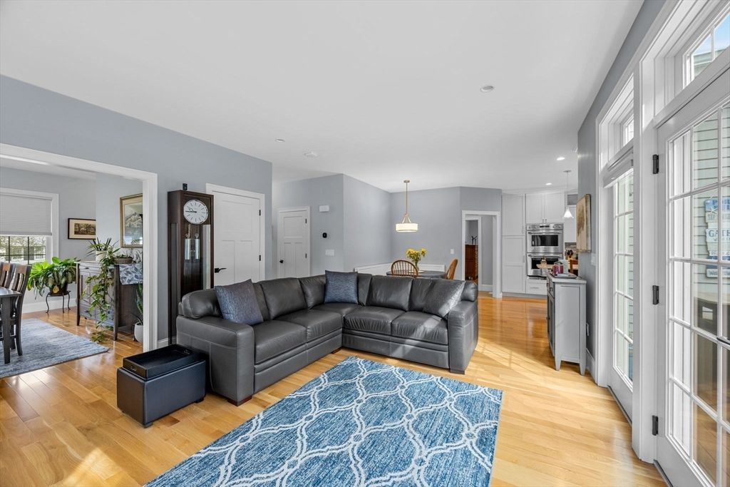 Interior, Kitchen, Living room, Pendant Lights, Recessed Lighting, Stainless Steel Appliances, Wood Texture Flooring
