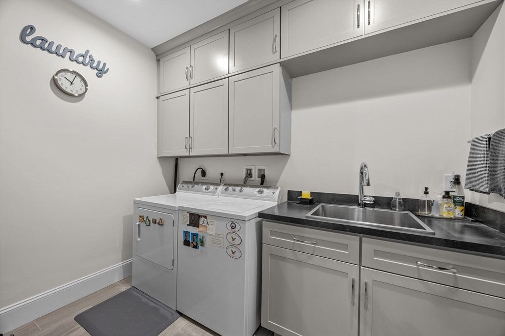 Interior, Washer, Wood Texture Flooring