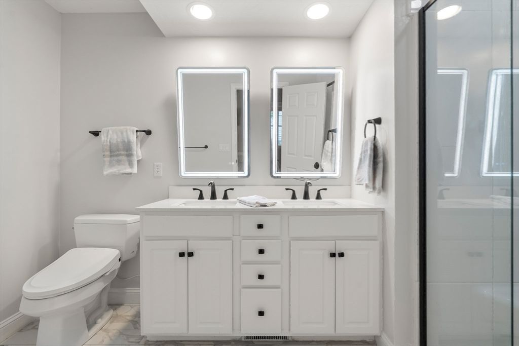 Bathroom, Dual Sink Vanities, Interior, Marble, Recessed Lighting