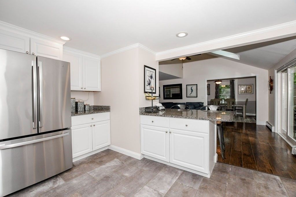 Dining room, Interior, Kitchen, Recessed Lighting, Wood Texture Flooring