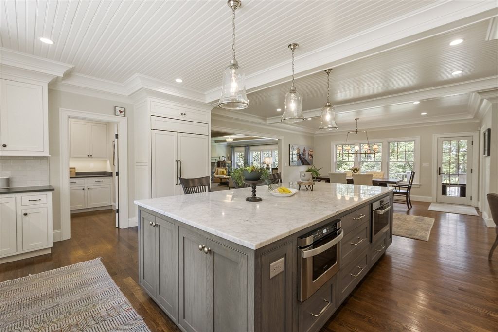 Dining room, Interior, Kitchen, Pendant Lights, Recessed Lighting, Wood Texture Flooring