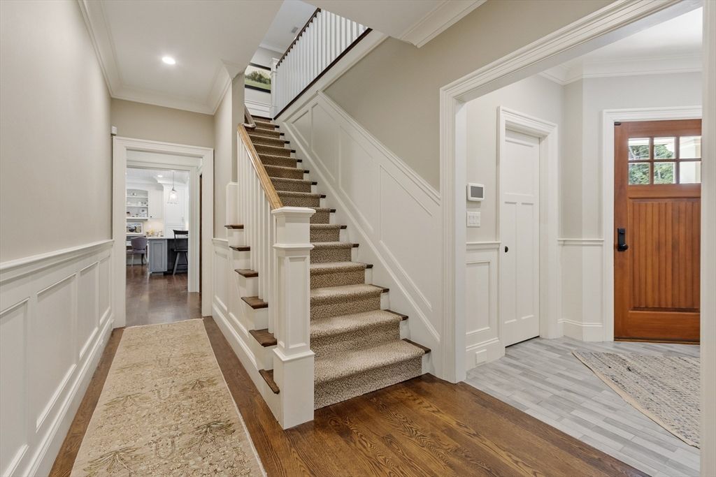 Interior, Recessed Lighting, Wood Texture Flooring