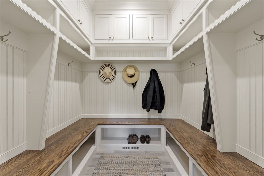 Interior, Walk-in Closets, Wood Texture Flooring