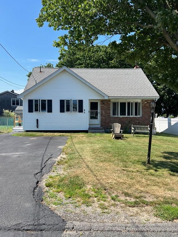 Exterior, Facade, Brick Facade, Cape Cod