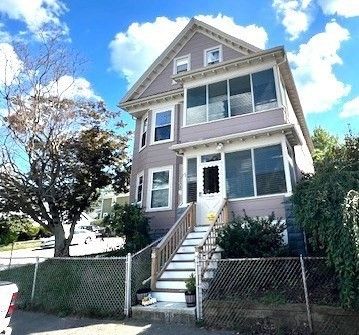 Exterior, Facade, Queen Anne Victorian