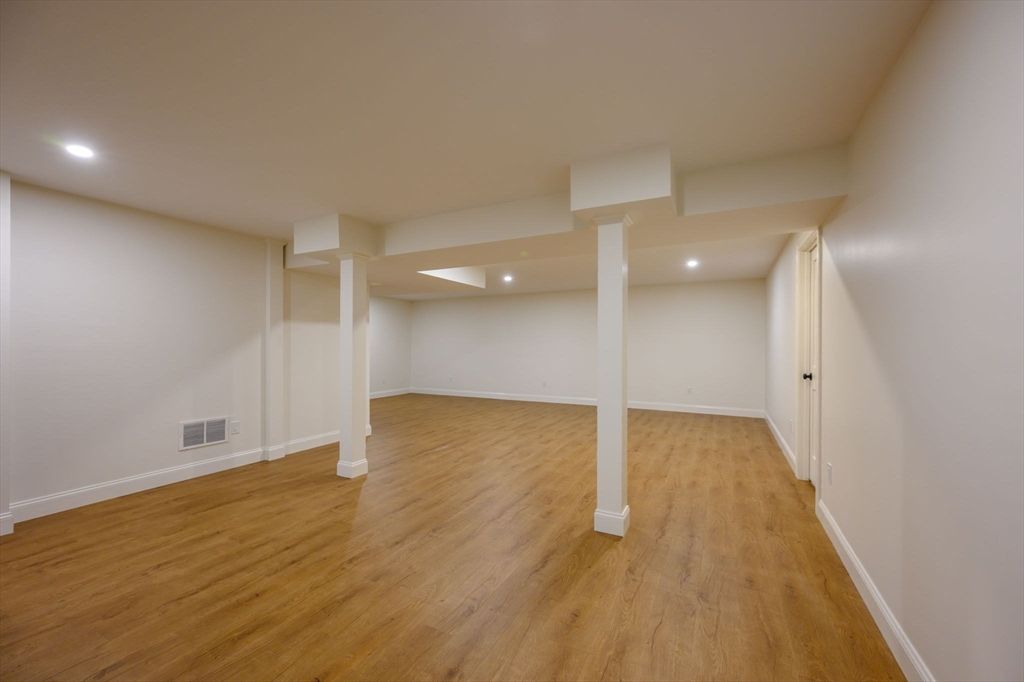 Empty room, Interior, Recessed Lighting, Wood Texture Flooring