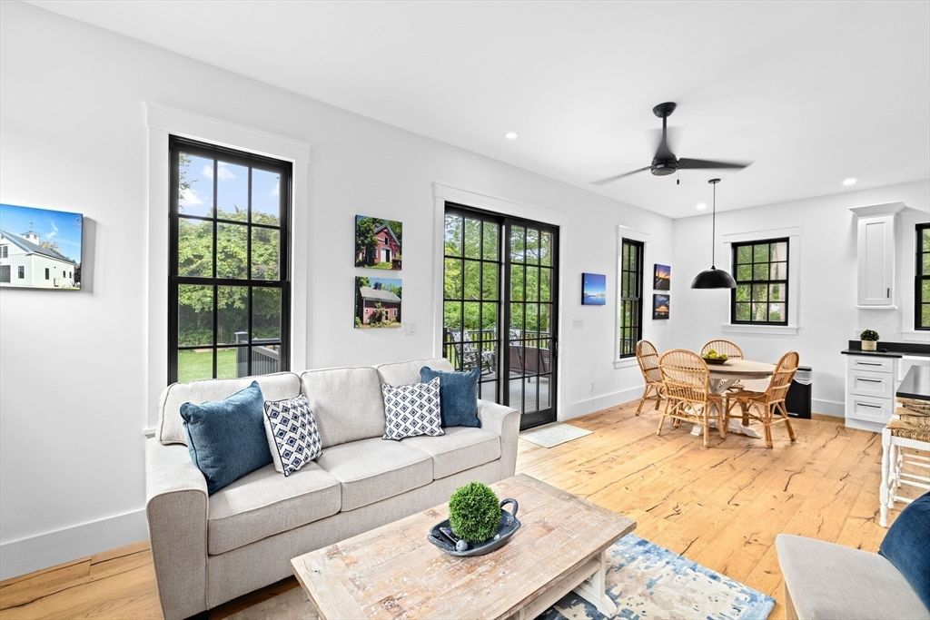 Dining room, Interior, Living room, Pendant Lights, Recessed Lighting, Wood Texture Flooring