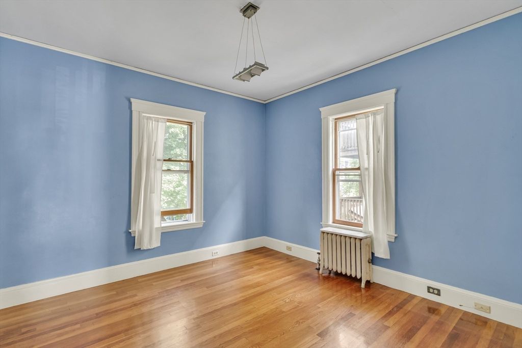 Empty room, Interior, Pendant Lights, Wood Texture Flooring
