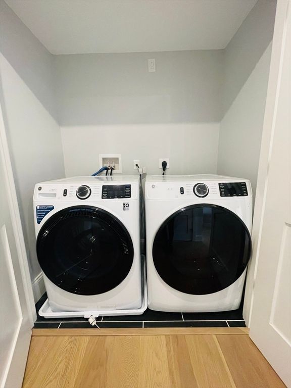 Interior, Utility Closets, Washer, Wood Texture Flooring