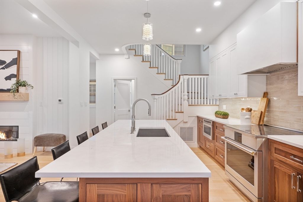 Fireplace, Interior, Kitchen, Pendant Lights, Recessed Lighting, Wood Texture Flooring