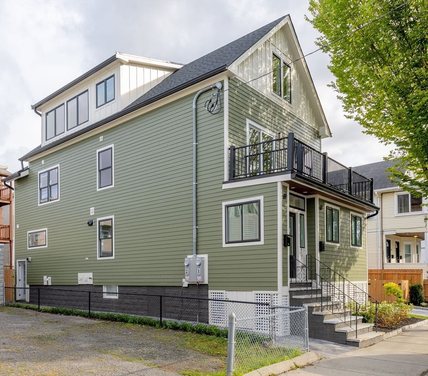 Exterior, Facade, Rowhouse