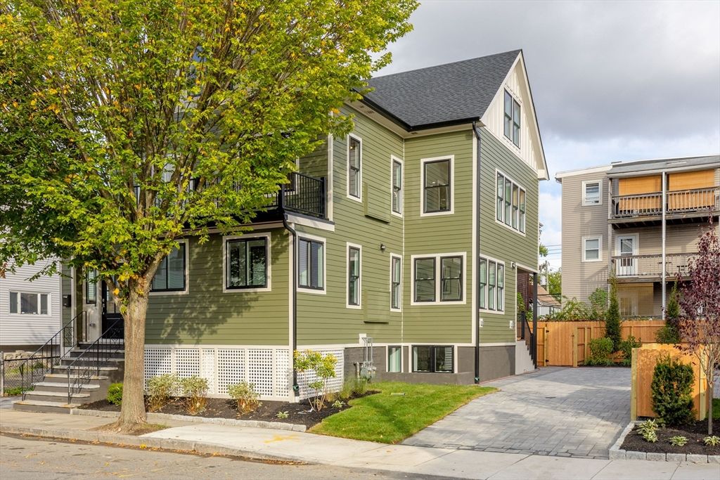 Exterior, Facade, Queen Anne Victorian