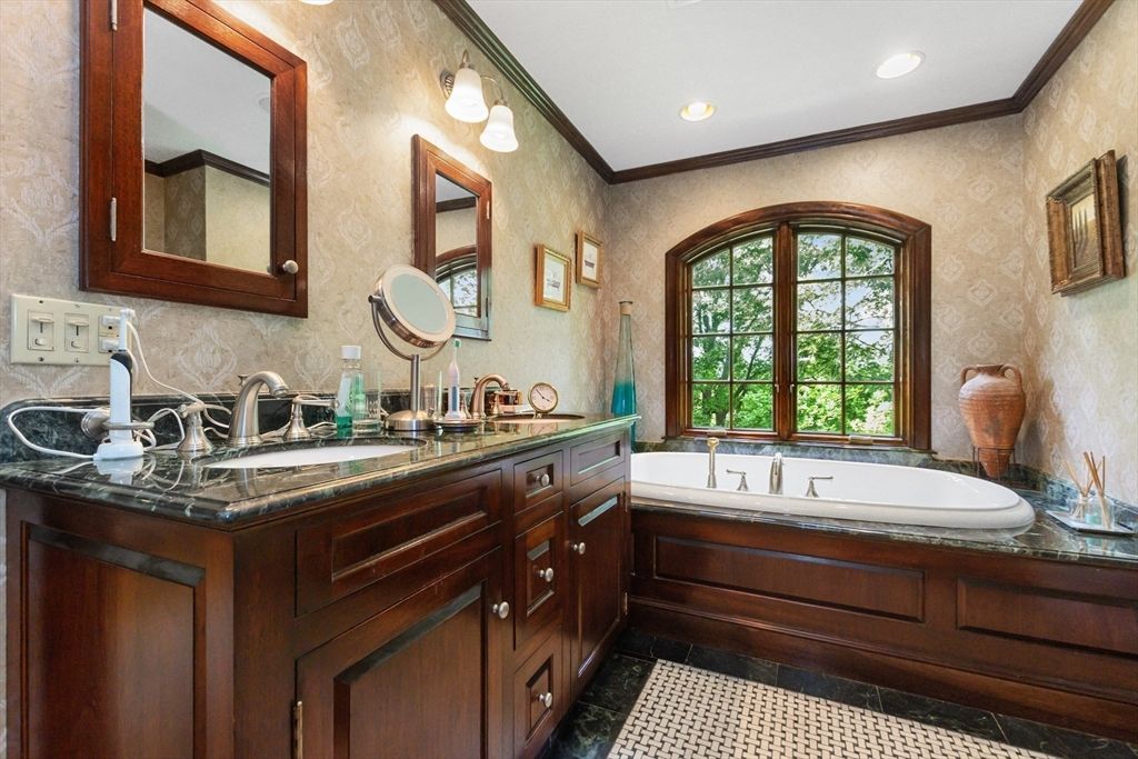 Bathroom, Dual Sink Vanities, Interior, Recessed Lighting