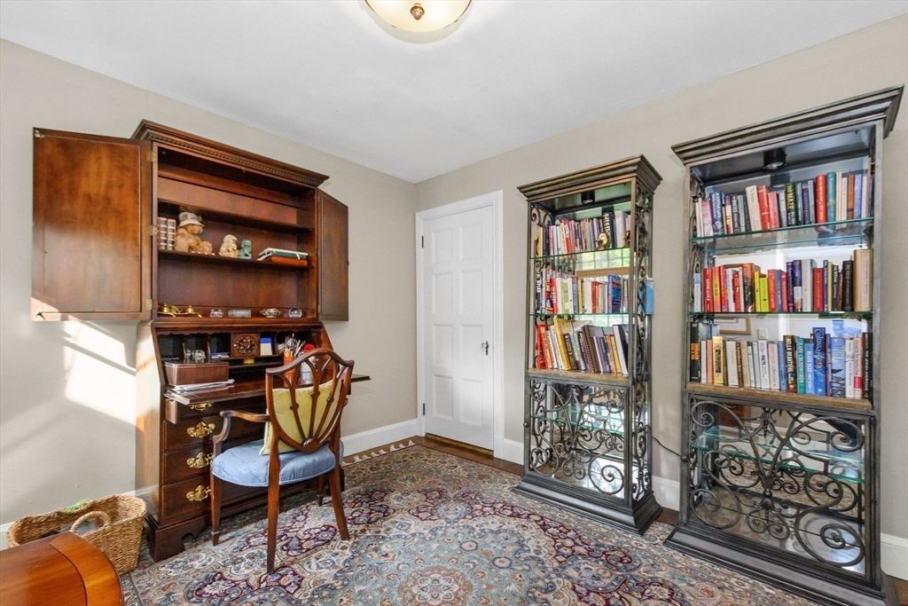 Home Office, Interior