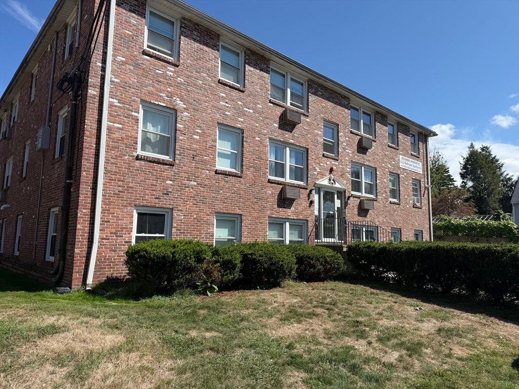 Exterior, Facade, Brick Facade, Rowhouse