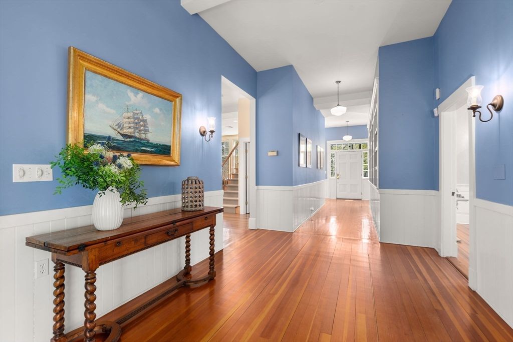 Interior, Pendant Lights, Wood Texture Flooring