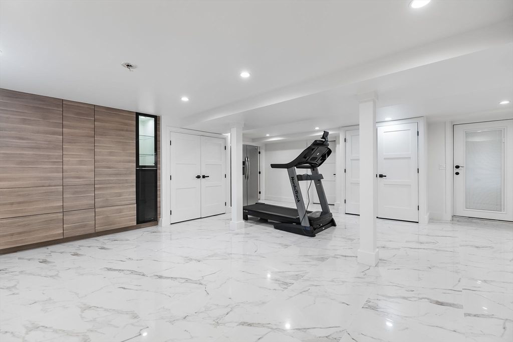Fitness Equipment, Interior, Marble, Recessed Lighting