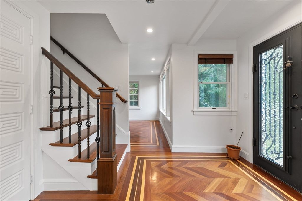 Interior, Recessed Lighting, Wood Texture Flooring