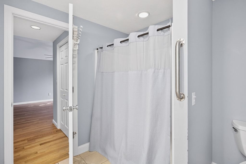 Bathroom, Interior, Recessed Lighting, Wood Texture Flooring