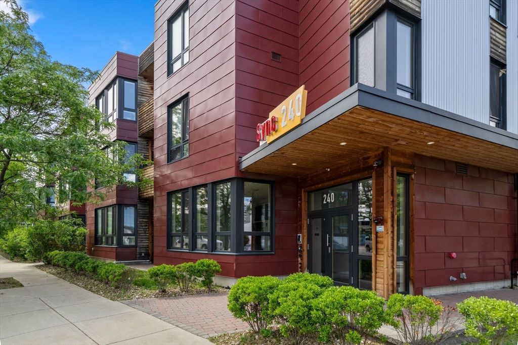 Exterior, Facade, None
