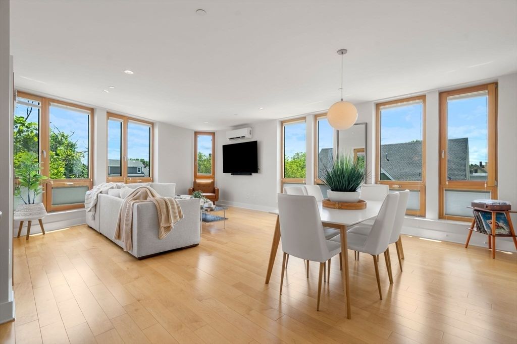 Dining room, Interior, Living room, Pendant Lights, Recessed Lighting, Water, Wood Texture Flooring