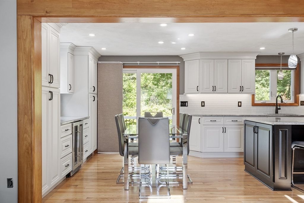 Dining room, Interior, Kitchen, Pendant Lights, Recessed Lighting, Wood Texture Flooring
