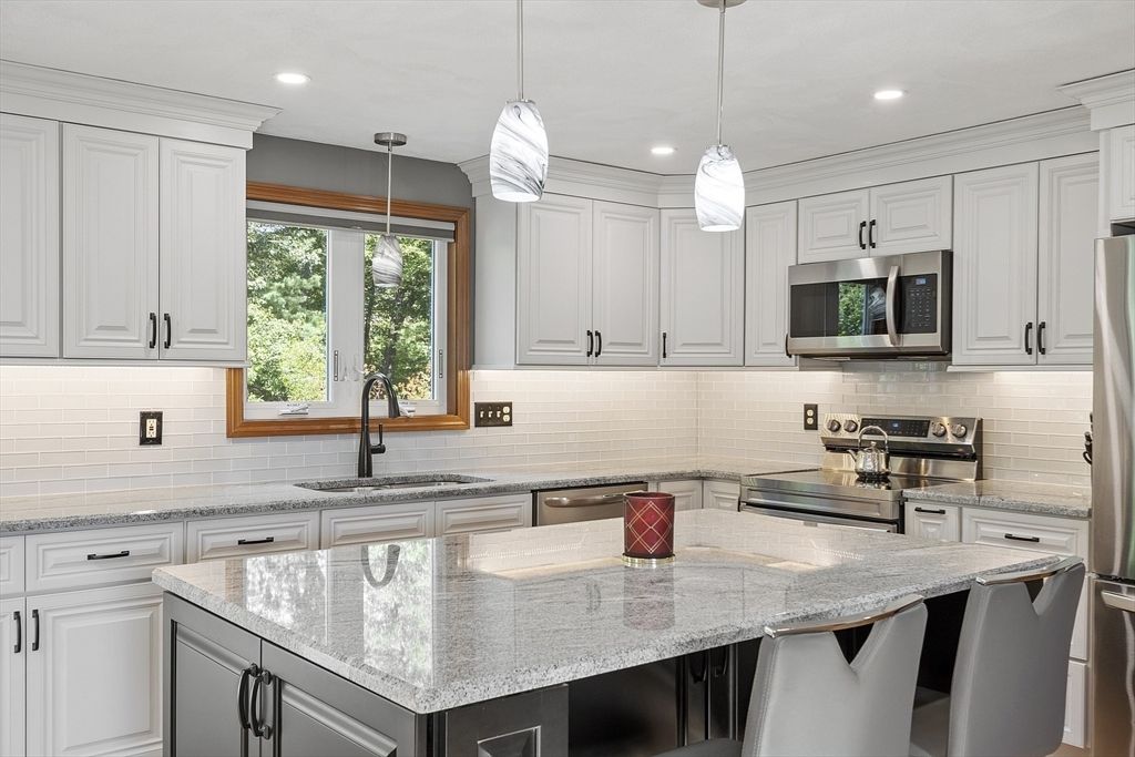 Interior, Kitchen, Pendant Lights, Recessed Lighting, Stainless Steel Appliances