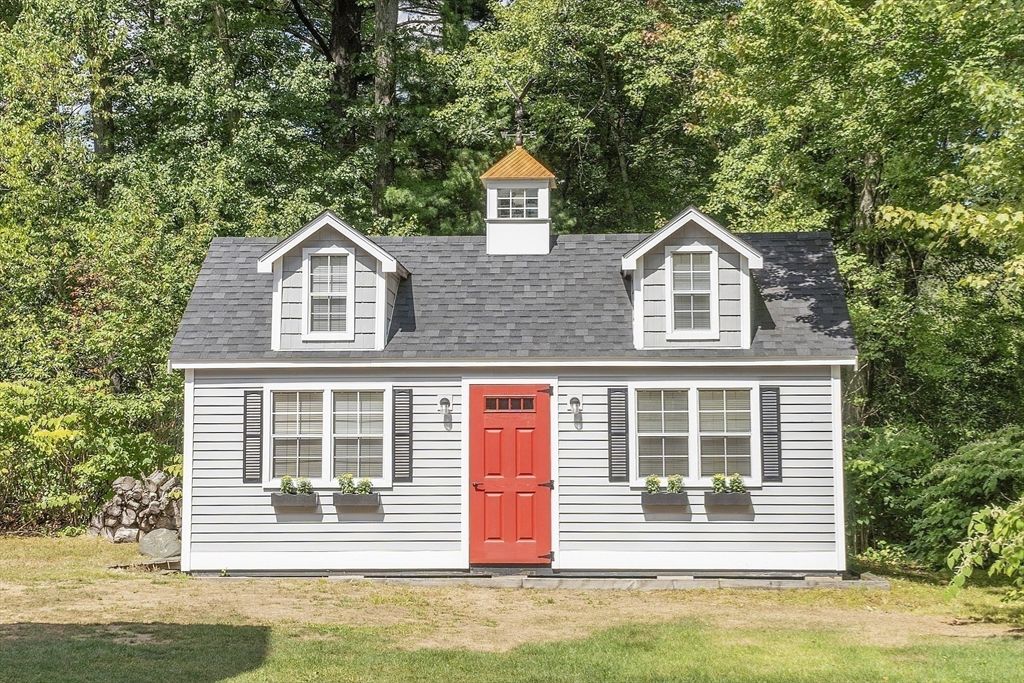 Exterior, Facade, Cape Cod
